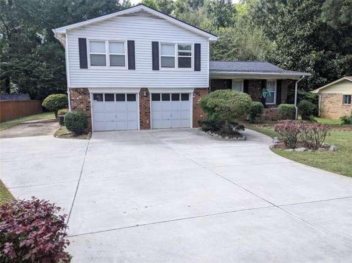 2301  Tuxedo SE Drive  Marietta 30067
